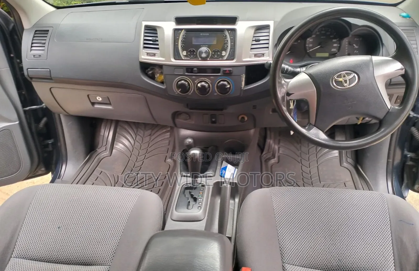 Toyota Hilux 2012 Black