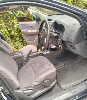 Toyota Hilux 2012 Black