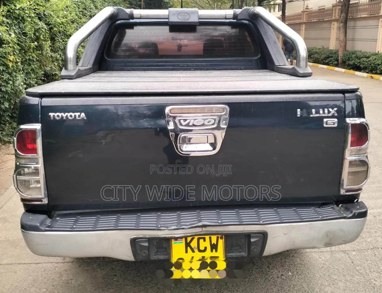 Toyota Hilux 2012 Black