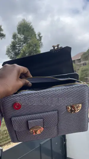 Elegant Leather Handbag for Ladies
