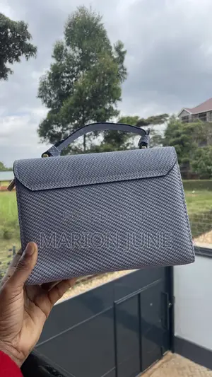 Elegant Leather Handbag for Ladies