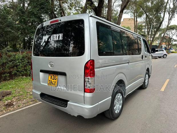 Toyota HiAce 2014 Silver - thumbnail 2