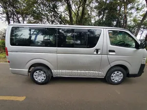 Toyota HiAce 2014 Silver