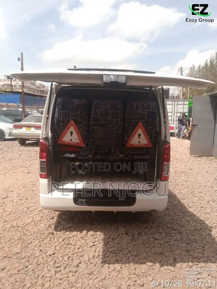 Toyota HiAce 2011 White