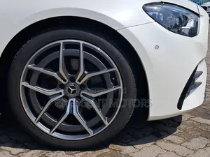 Mercedes-Benz E200 2021 Pearl