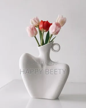 Collarbone Statement Vase