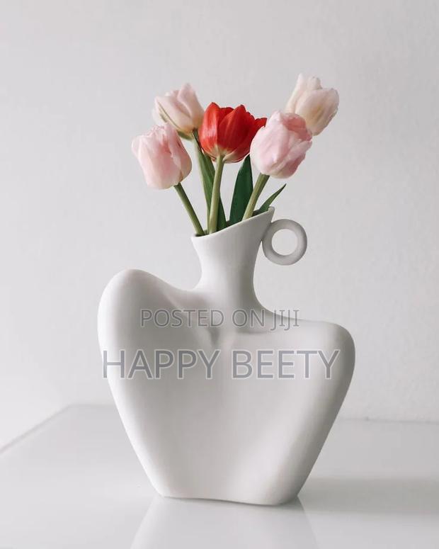 Collarbone Statement Vase - main view
