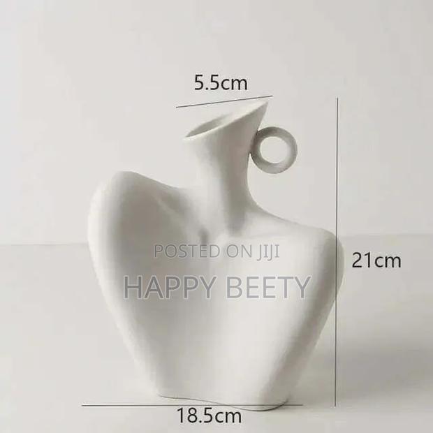 Collarbone Statement Vase - thumbnail 2