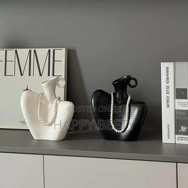 Collarbone Statement Vase - thumbnail 4