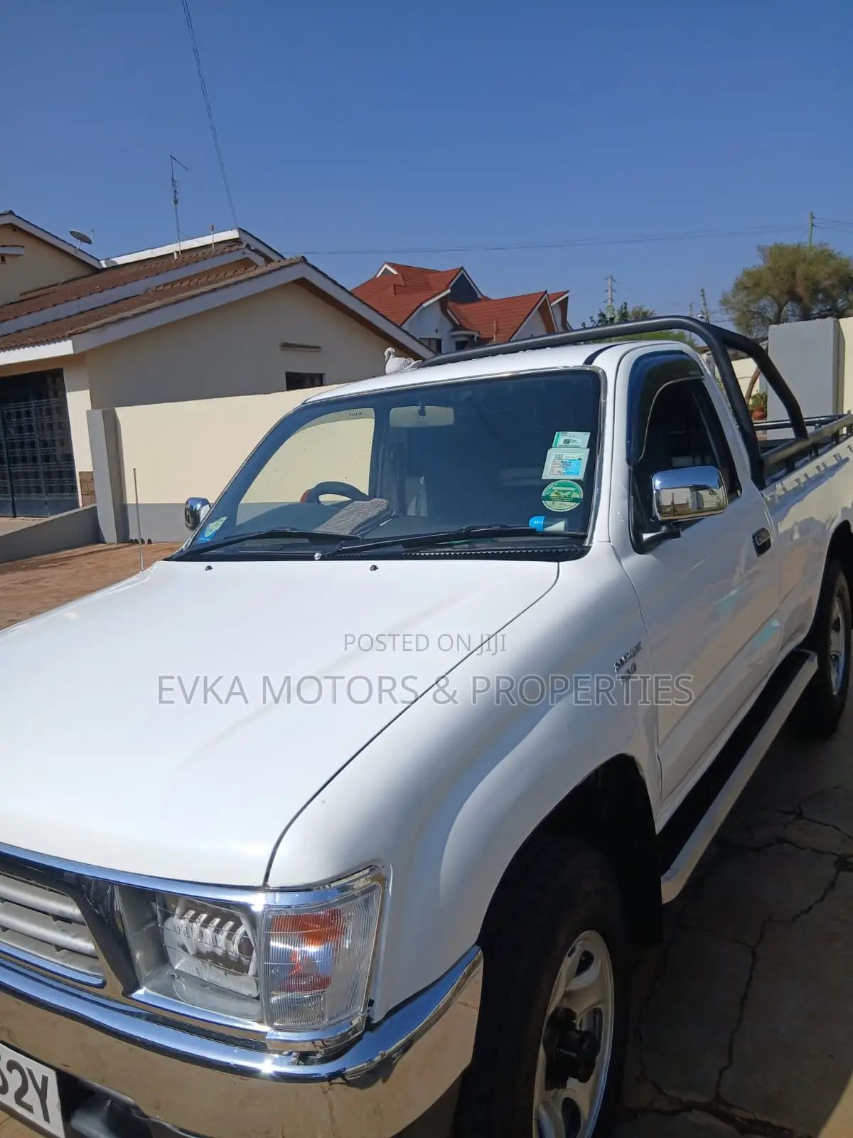 Toyota Hilux 2002 White
