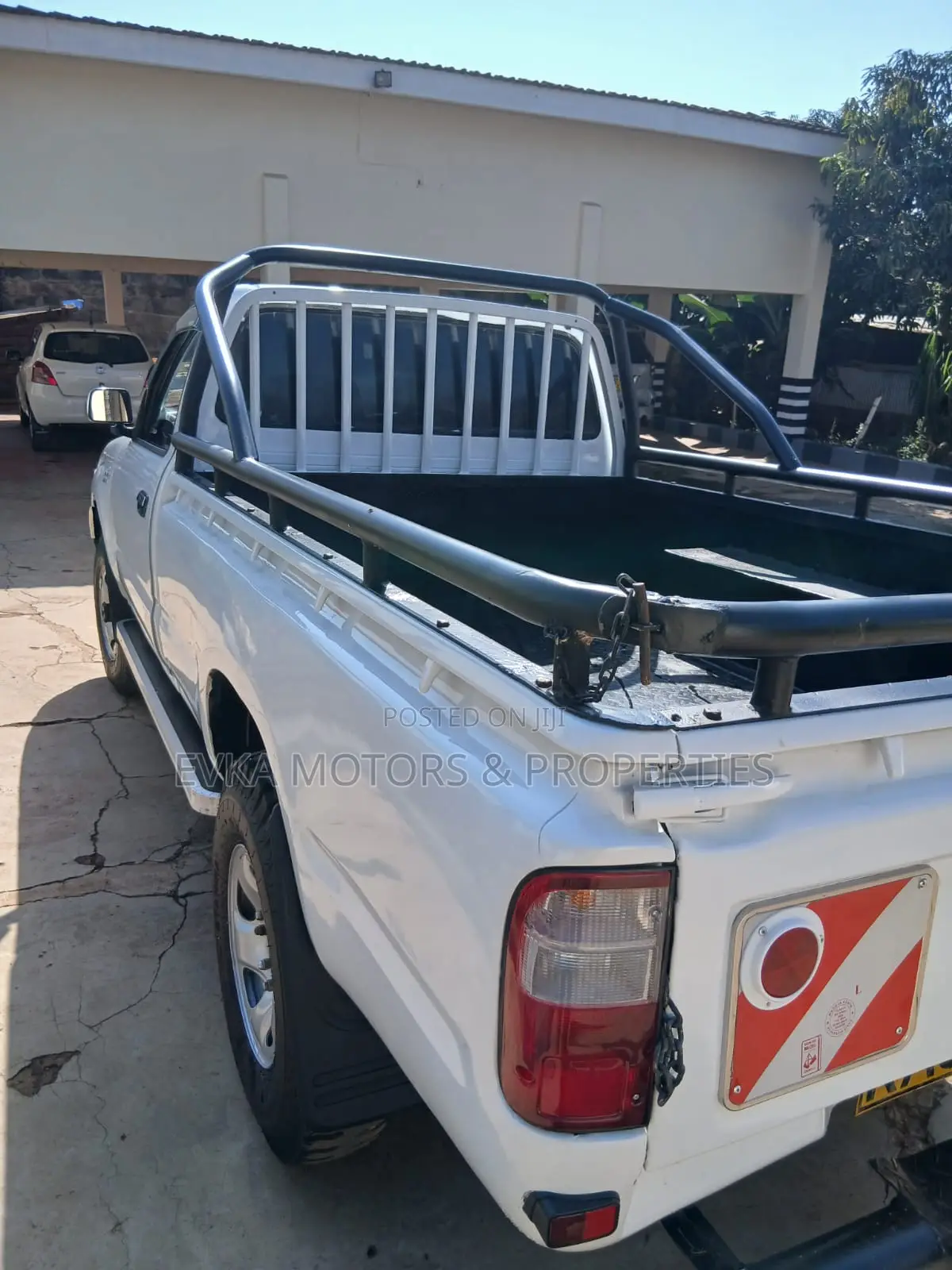 Toyota Hilux 2002 White