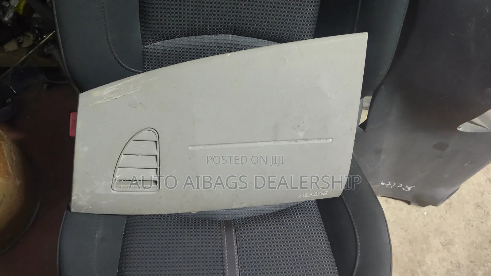 Nissan Tiida Dashboard Airbag.