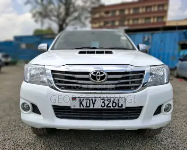 Toyota Hilux 2015 White