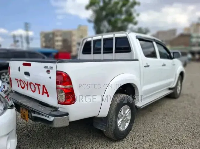 Toyota Hilux 2015 White