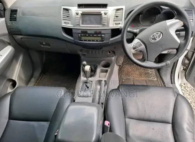 Toyota Hilux 2015 White