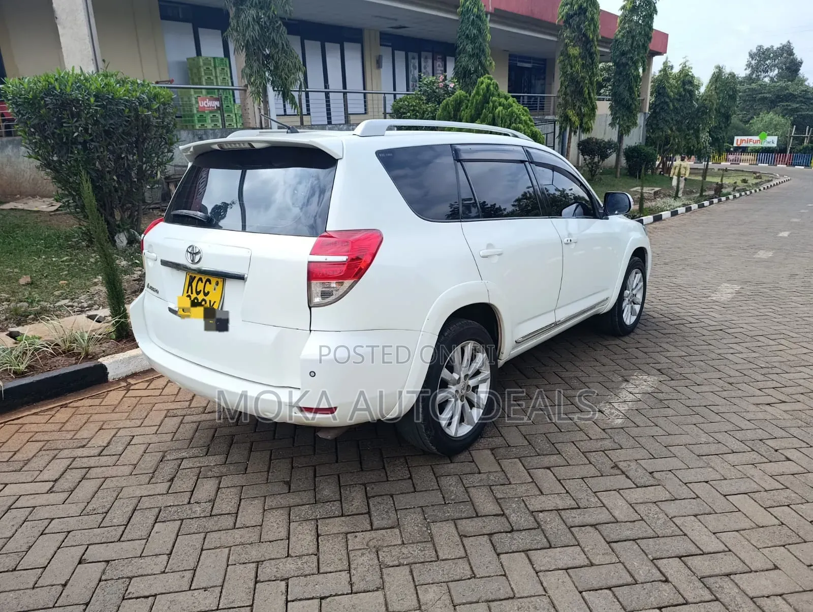 Toyota Vanguard 2010 White