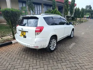 Toyota Vanguard 2010 White