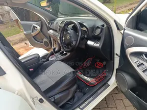 Toyota Vanguard 2010 White