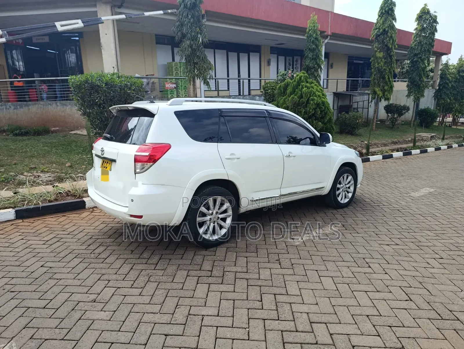 Toyota Vanguard 2010 White