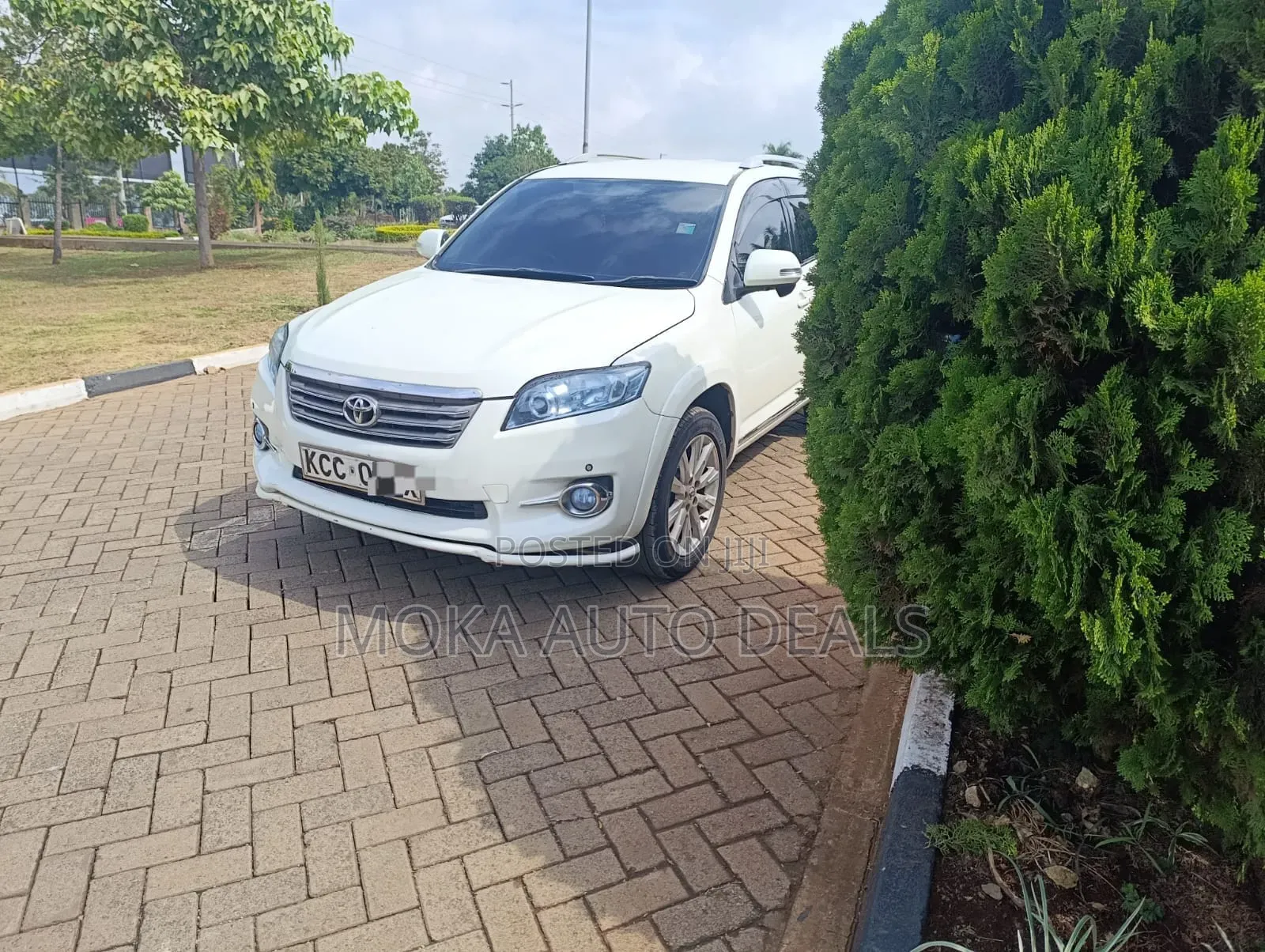 Toyota Vanguard 2010 White