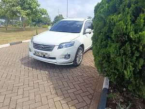 Toyota Vanguard 2010 White