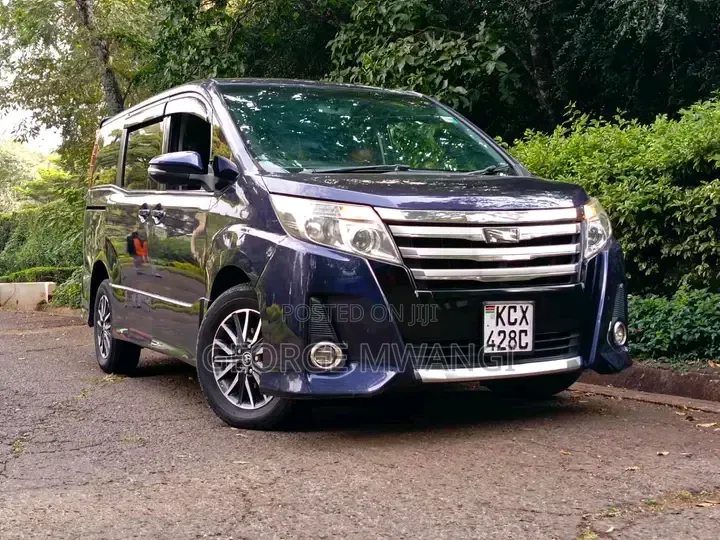 Toyota Noah 2014 Blue