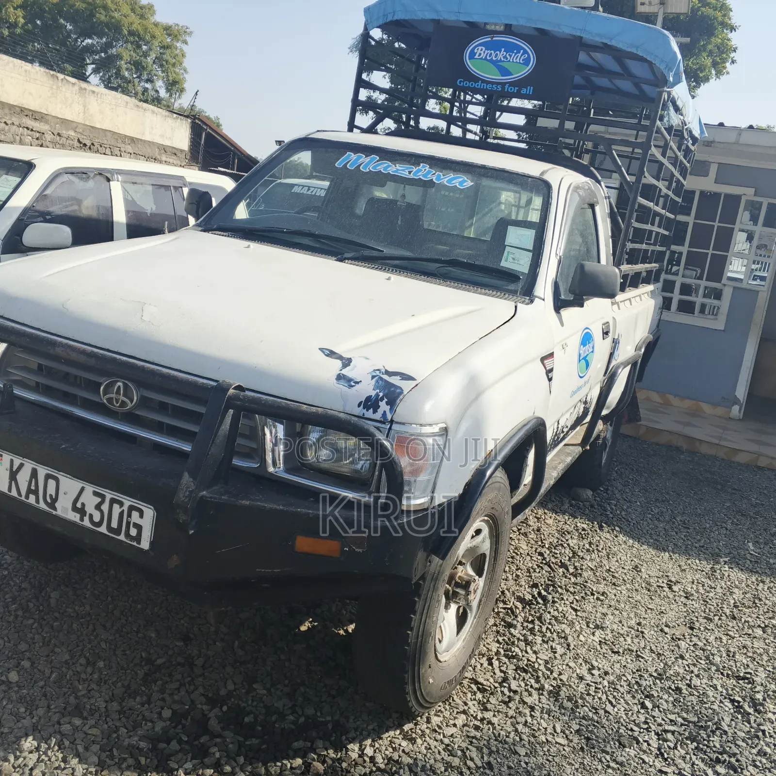 Toyota Hilux 2001 White