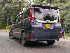 Toyota Noah 2014 Blue