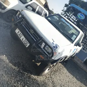 Toyota Hilux 2001 White