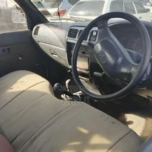 Toyota Hilux 2001 White