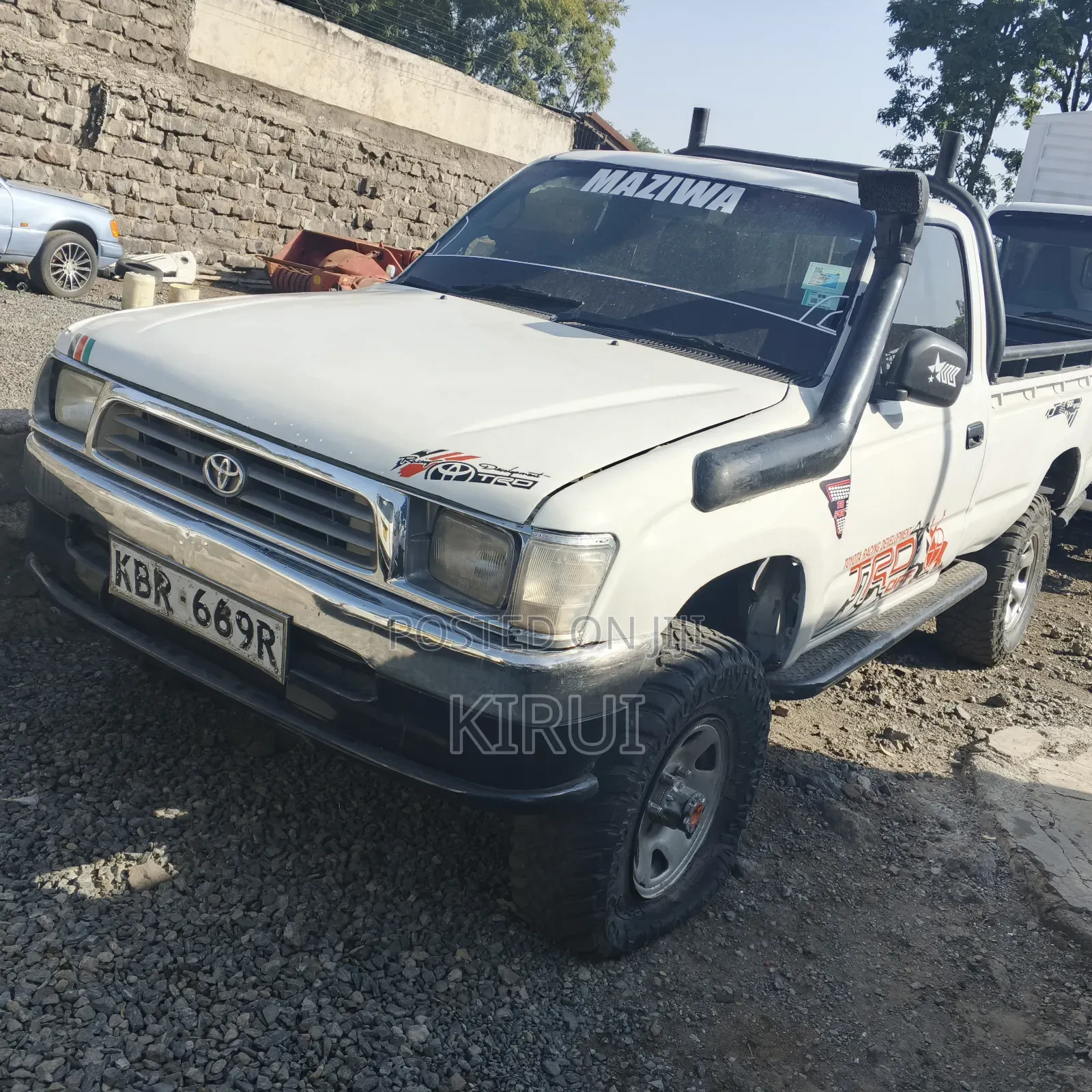 Toyota Hilux 2004 White