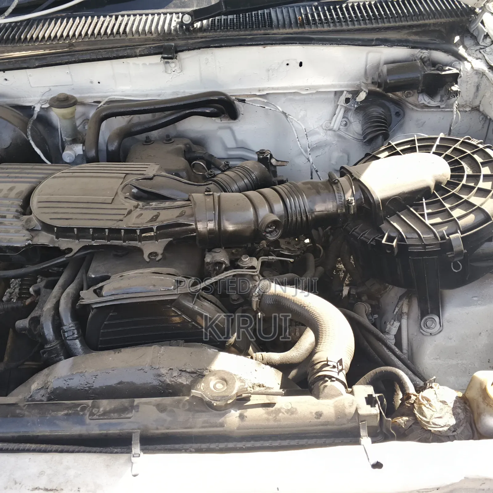 Toyota Hilux 2004 White
