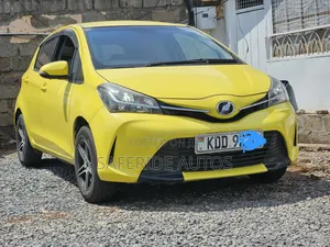 Toyota Vitz 2015 Yellow