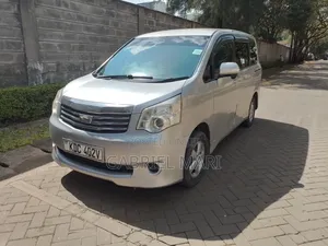 Toyota Noah 2013 Silver