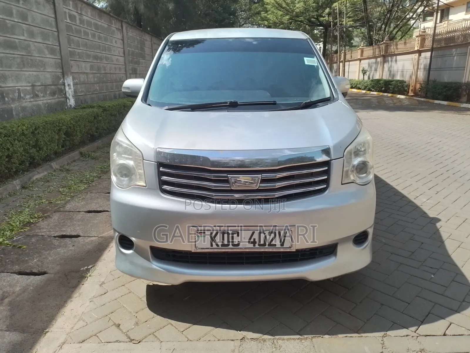 Toyota Noah 2013 Silver