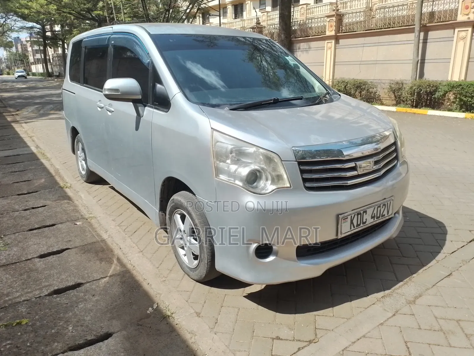 Toyota Noah 2013 Silver