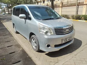 Toyota Noah 2013 Silver