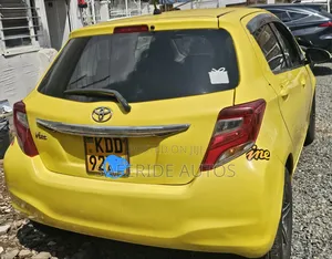 Toyota Vitz 2015 Yellow