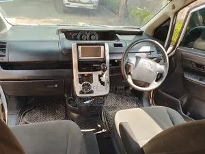 Toyota Noah 2013 Silver