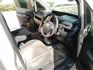 Toyota Noah 2013 Silver