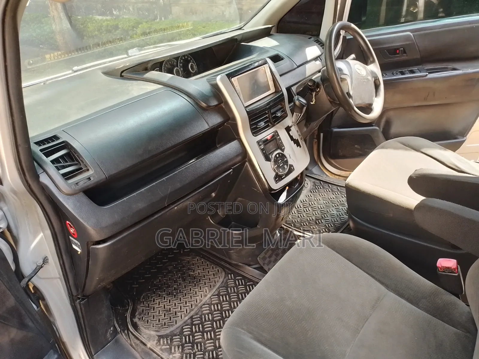 Toyota Noah 2013 Silver