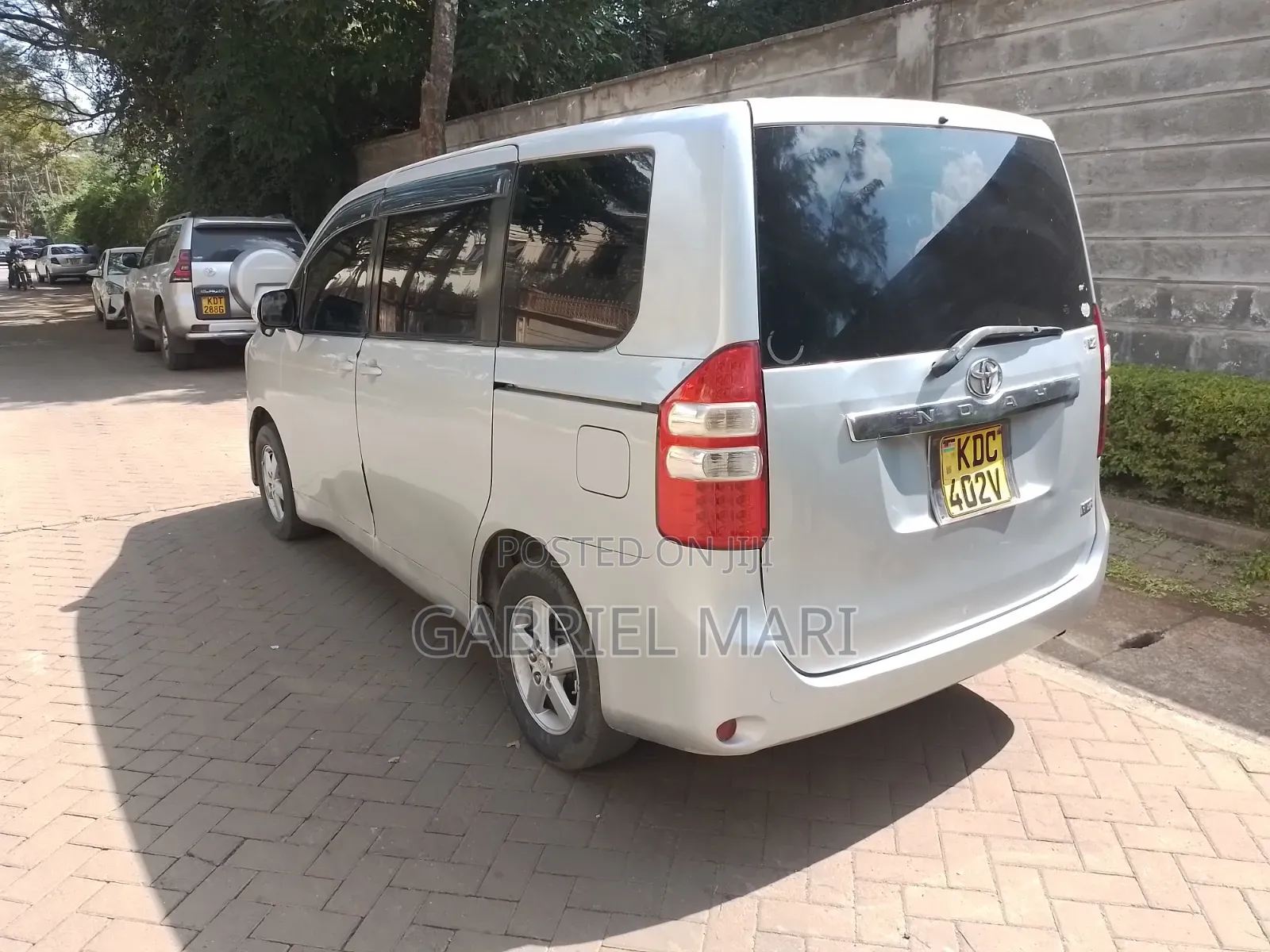 Toyota Noah 2013 Silver