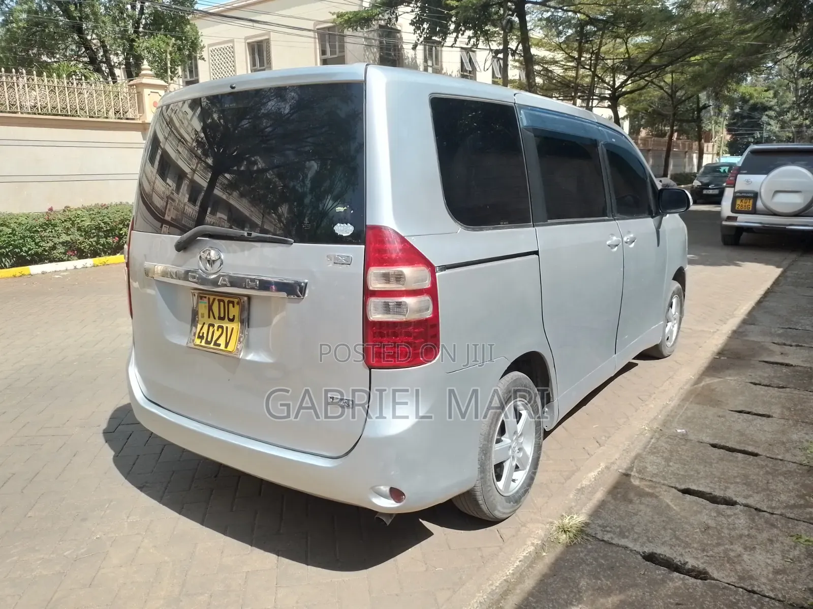 Toyota Noah 2013 Silver