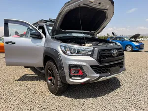 Toyota Hilux 2020 Silver