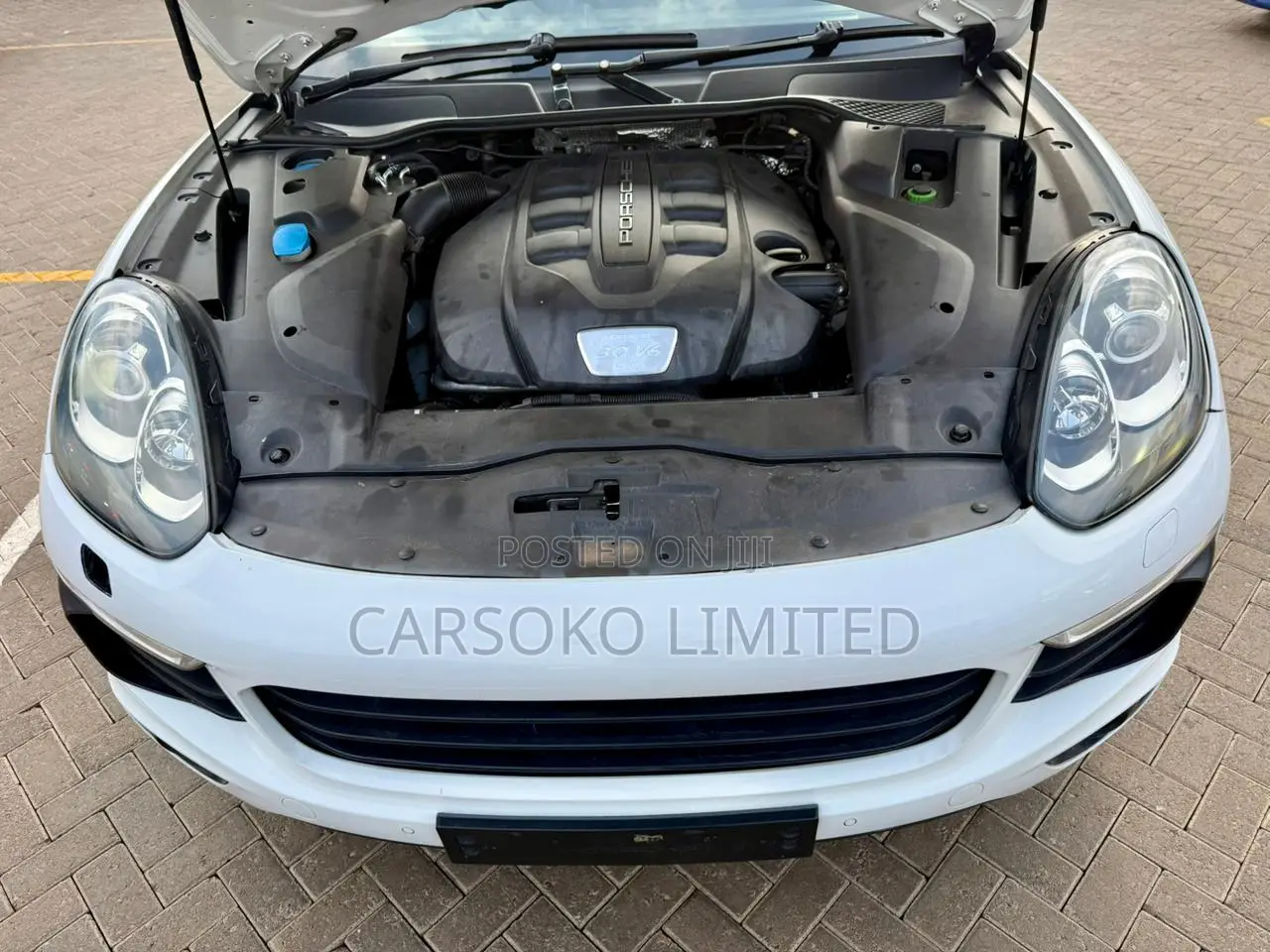 Porsche Cayenne Diesel AWD 2016 White