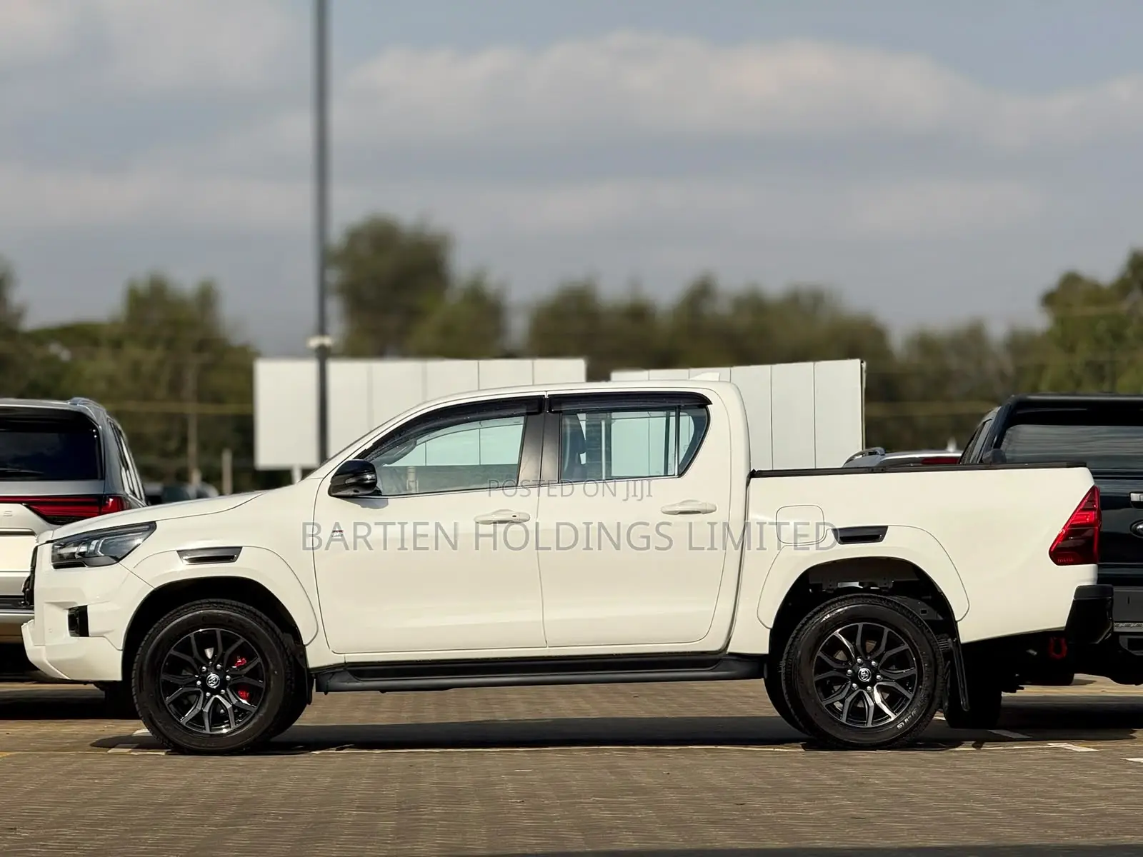 Toyota Hilux 2022 White