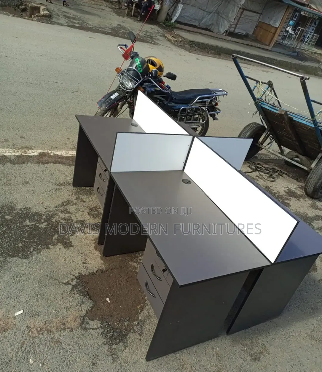 Office Workstation With Privacy Partitions