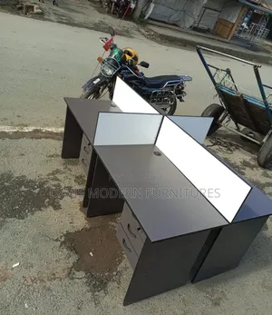 Office Workstation With Privacy Partitions