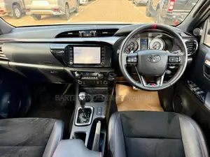 Toyota Hilux 2022 White