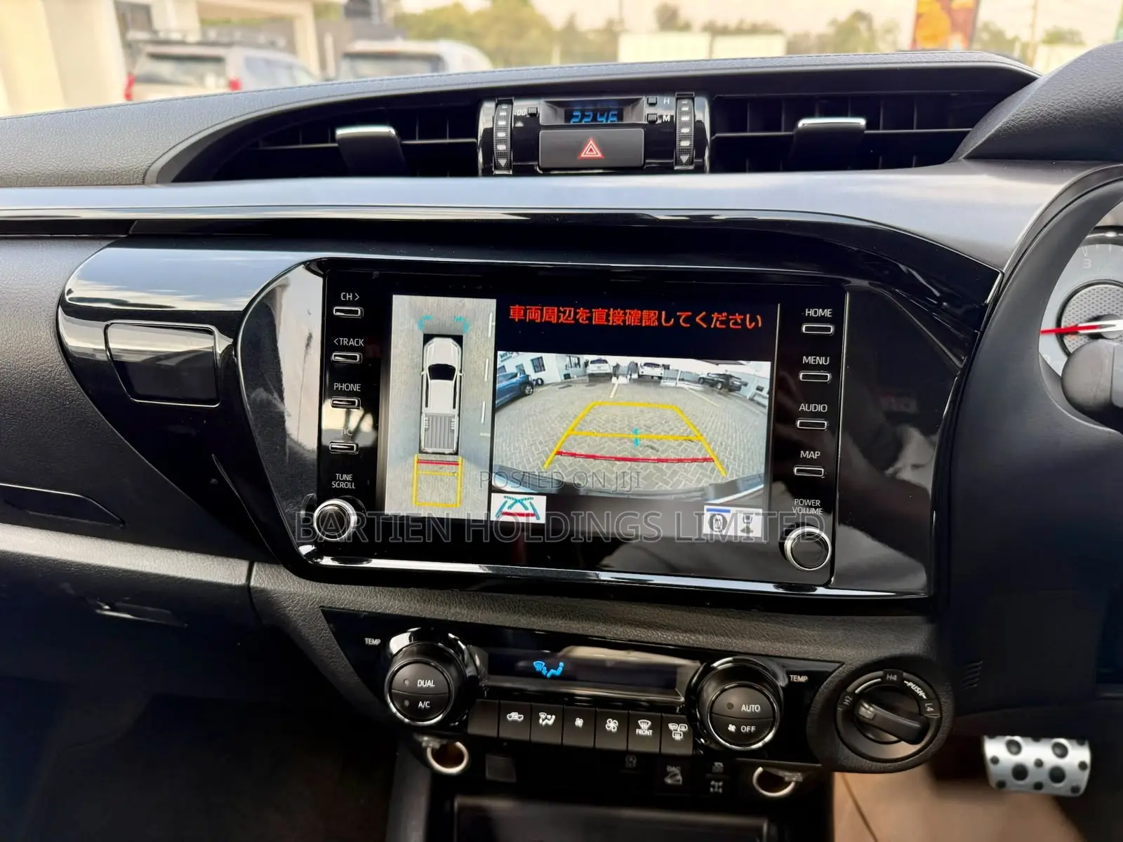 Toyota Hilux 2022 White